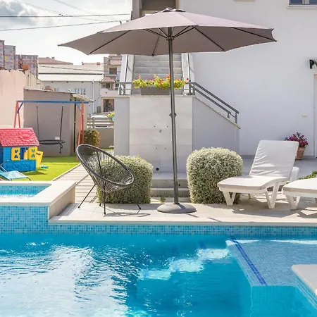 Lovely In With Outdoor Swimming Pool Holiday home Vodnjan
