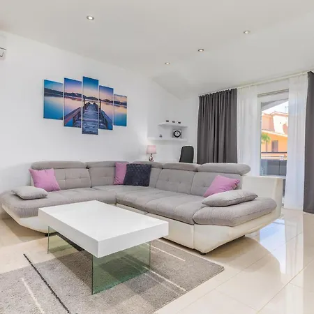 Holiday home Lovely In With Outdoor Swimming Pool *