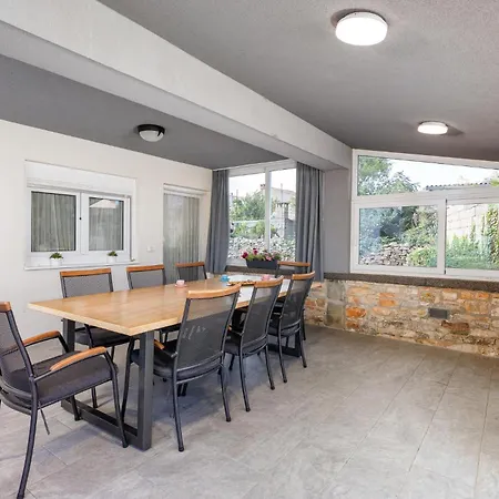 Holiday home Lovely In With Outdoor Swimming Pool