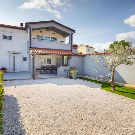 Lovely In With Outdoor Swimming Pool